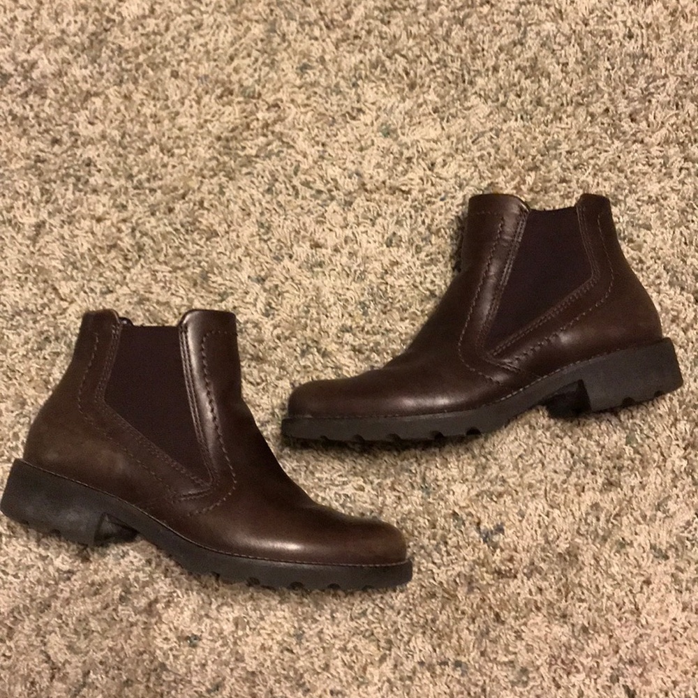 Ecco Chelsea Boots